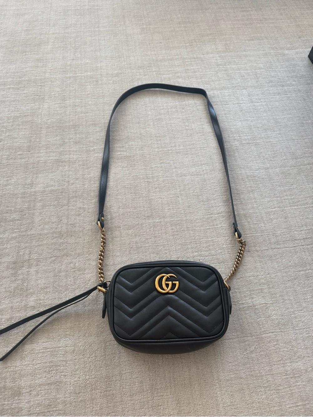 Gucci Black Matelassé GG Shoulder Crossbody Bag with Gold Hardware - Picture 2 of 4